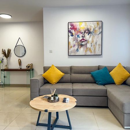 Modern 2Br Apartment With Pool, Veranda & Garden In Paphos Esterno foto