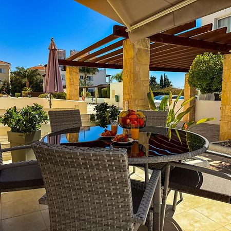 Modern 2Br Apartment With Pool, Veranda & Garden In Paphos Esterno foto