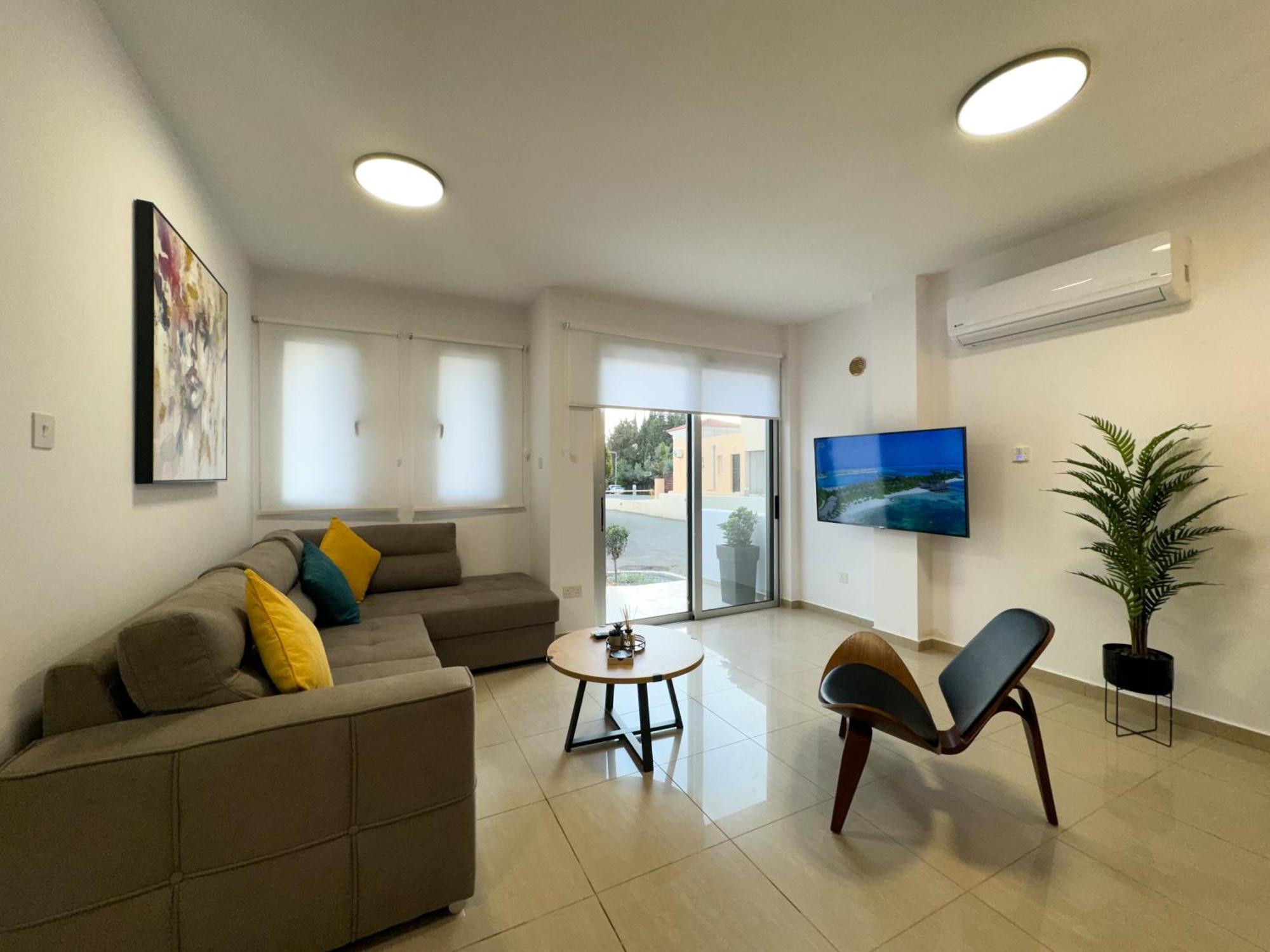 Modern 2Br Apartment With Pool, Veranda & Garden In Paphos Esterno foto