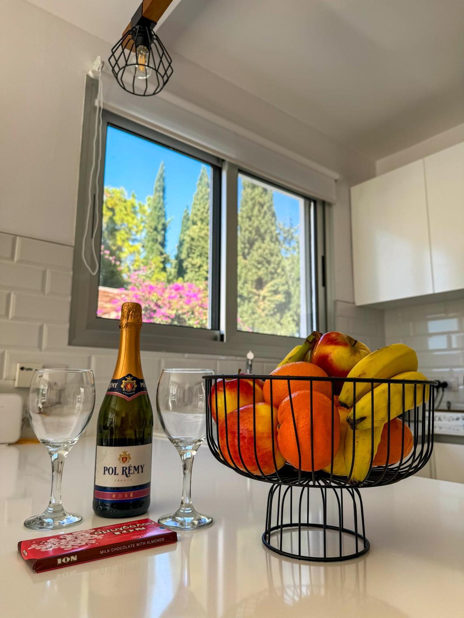 Modern 2Br Apartment With Pool, Veranda & Garden In Paphos Esterno foto