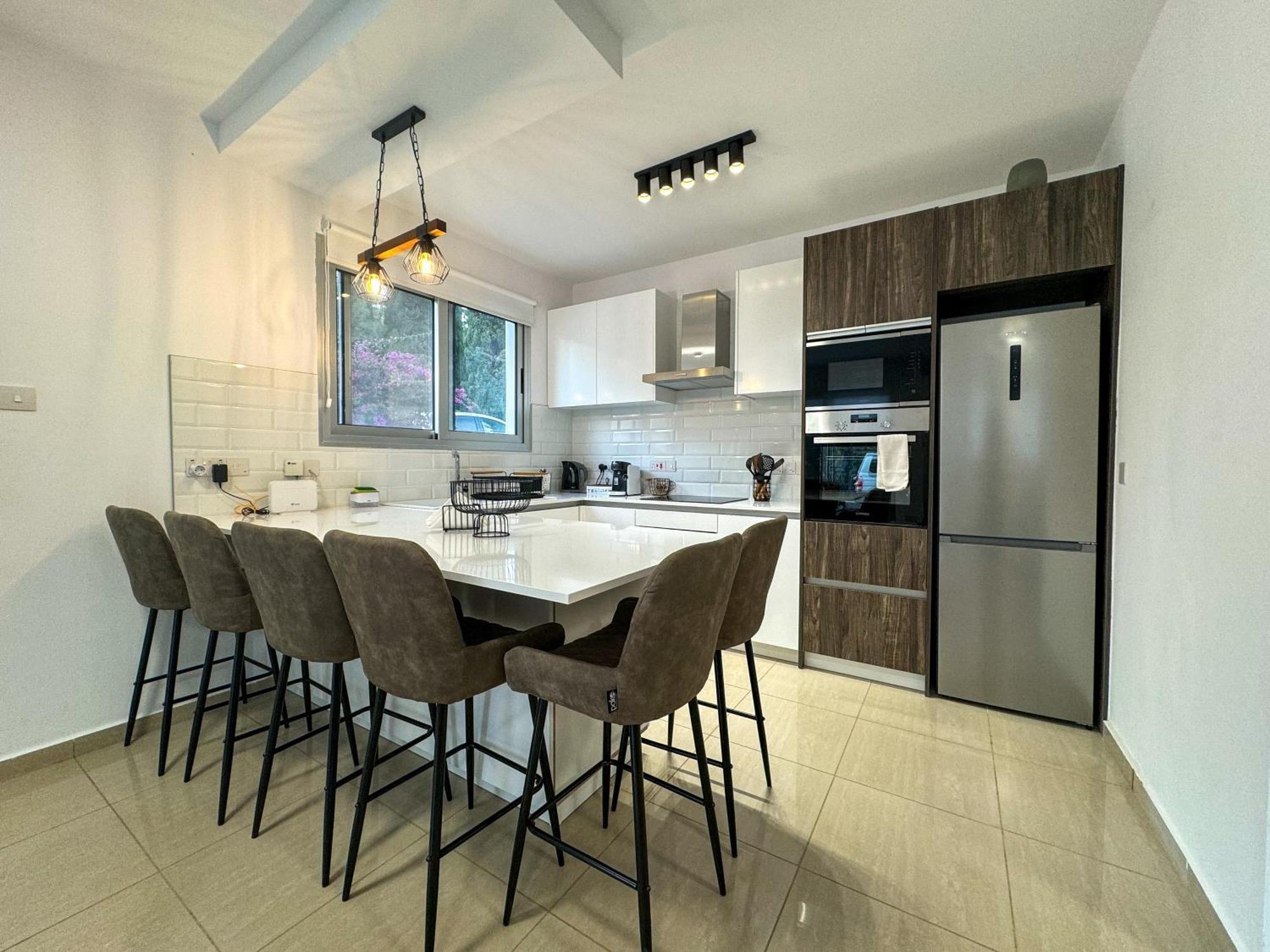Modern 2Br Apartment With Pool, Veranda & Garden In Paphos Esterno foto