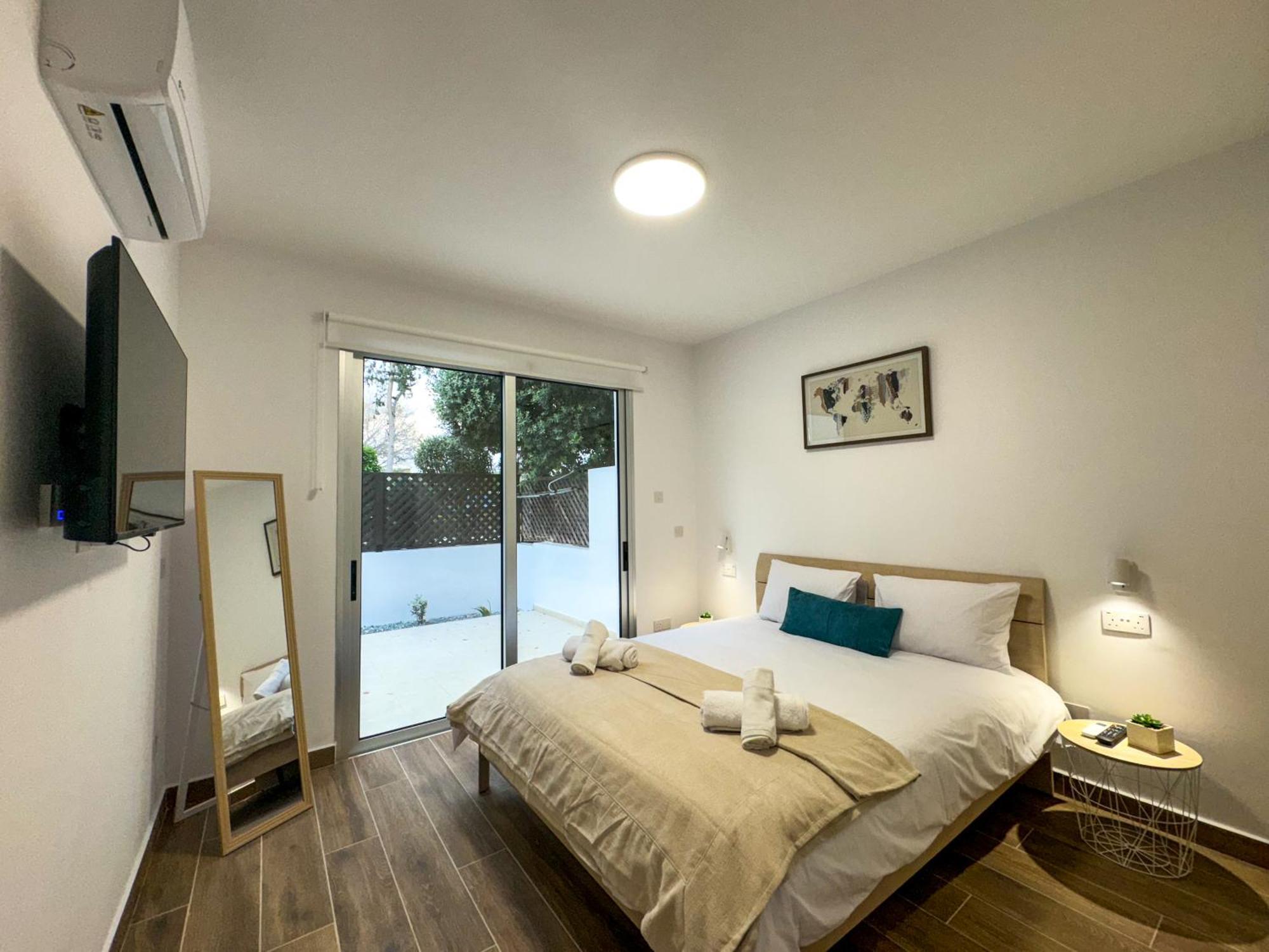 Modern 2Br Apartment With Pool, Veranda & Garden In Paphos Esterno foto